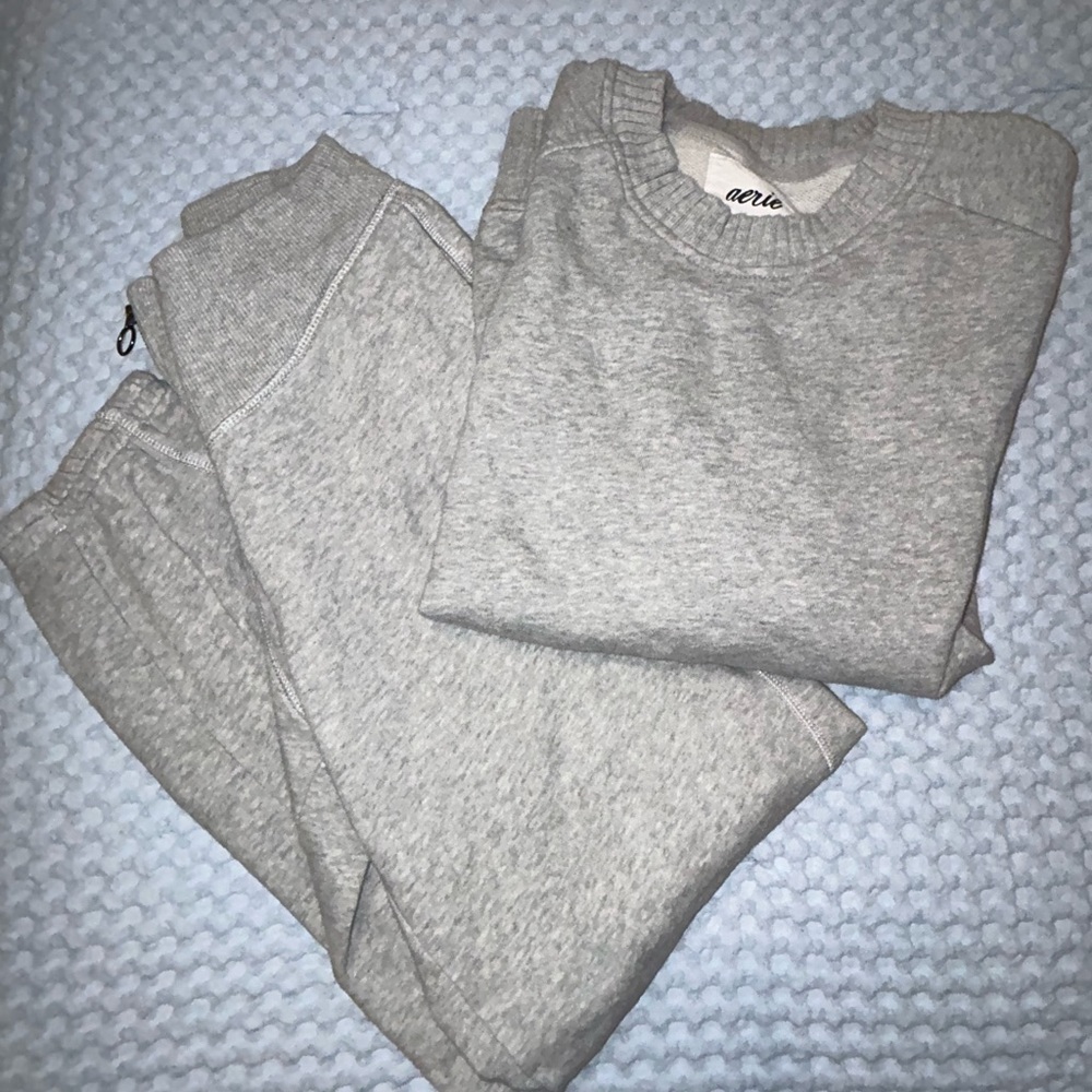 Aerie Gray Sweatshirt and Sweatpants Set